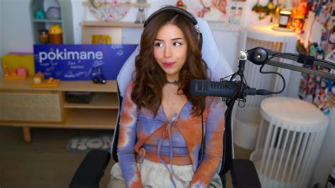 twitch big boobs|POKIMANE SHOWS HER TITS ON TWITCH LIVE STREAM。